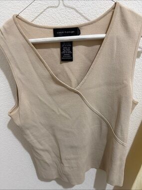 Cable & Gauge Sleeveless V-Neck Knit Top in Light Beige